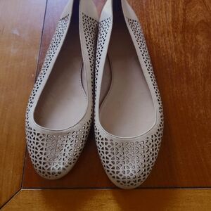 Womens J Crew Beige Flats Sz 6